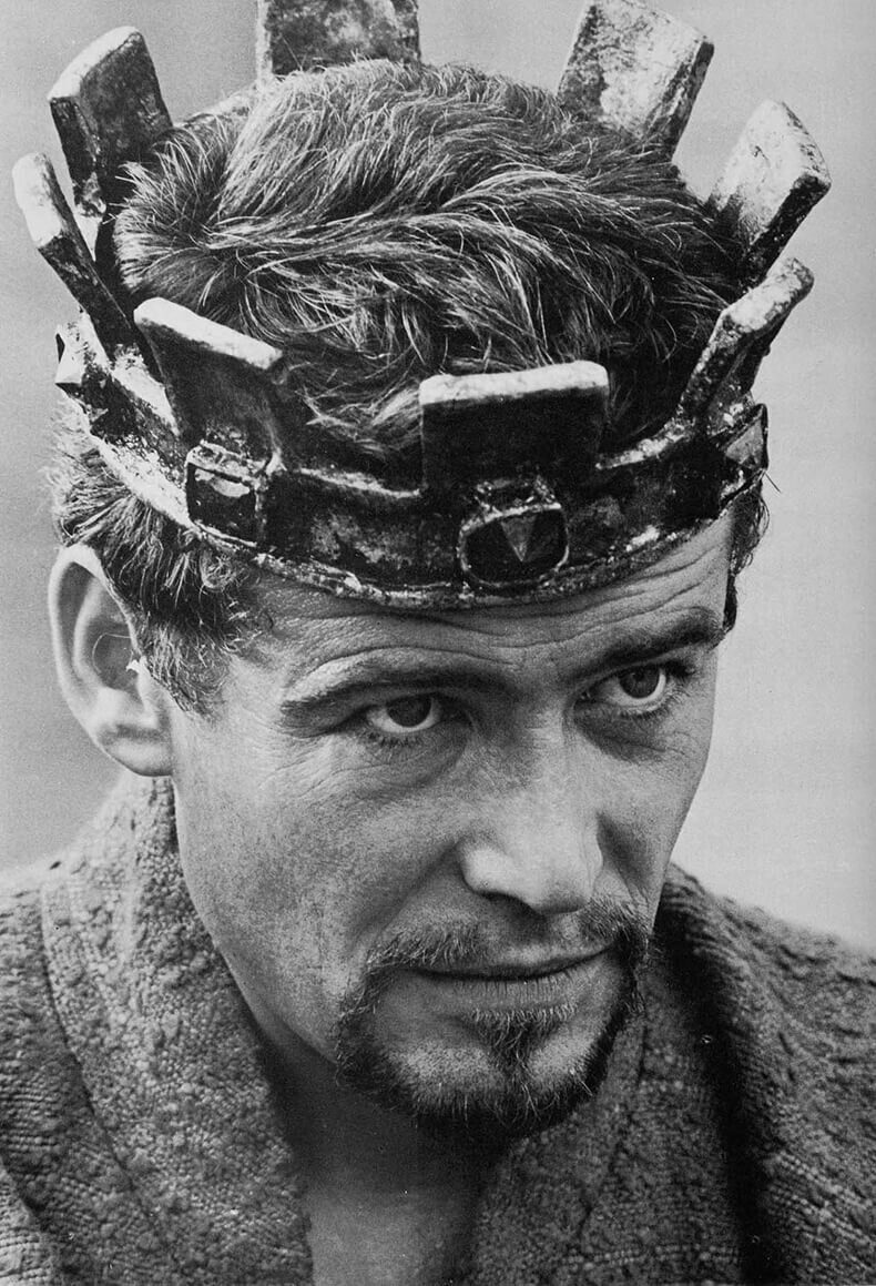 Peter O'Toole looks down in a scene from the film 'Becket', 1964 (Photo by Paramount/Getty Images)