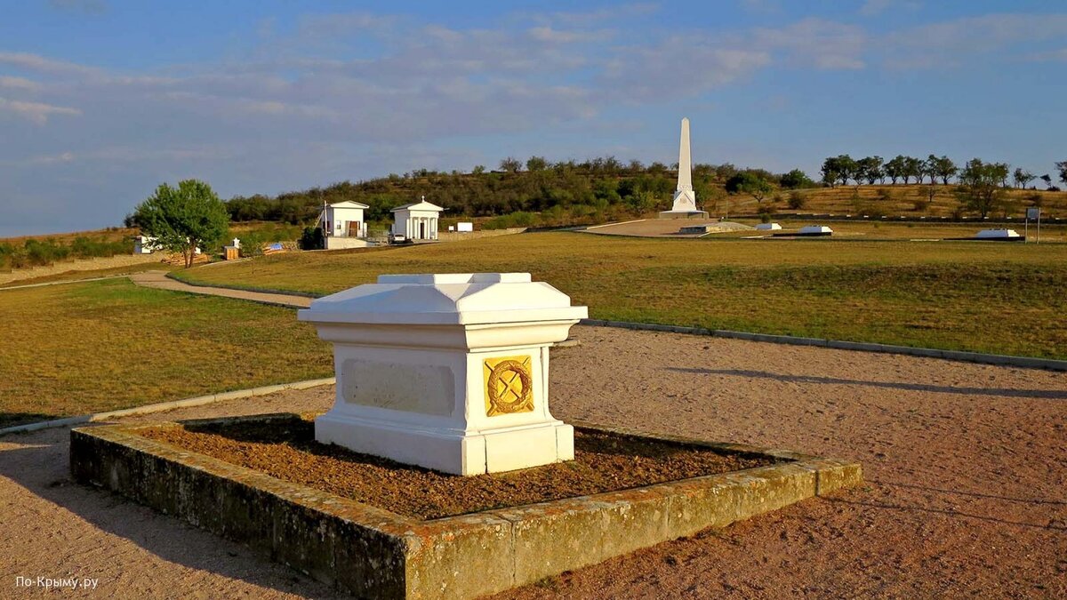 Памятник офицерам 23-го Уэльского фузилерского полка на Альминском поле у с. Вилино