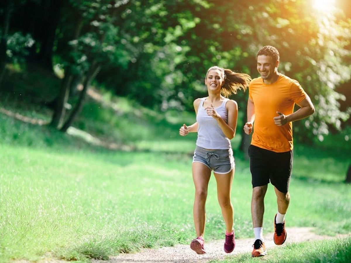 Как заниматься спортом для здоровья. Бег трусцой (Джоггинг). Бег на свежем воздухе. Бег в парке. Активный образ жизни.