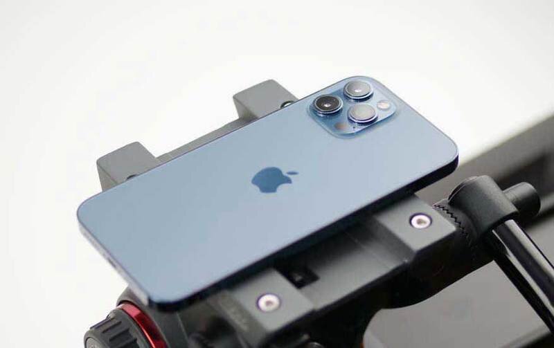 IPhone 12 Pro Max на штативе
