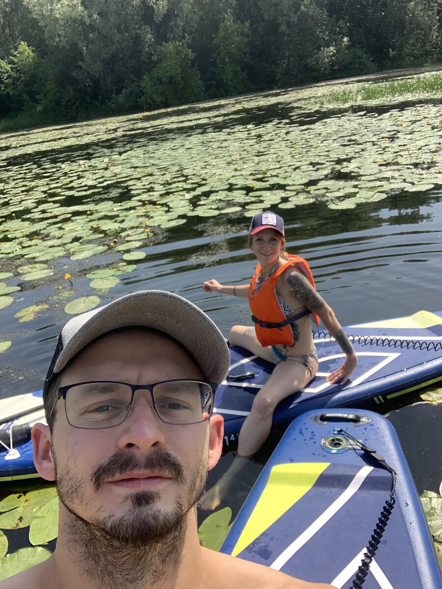 Отважные покорители водных просторов Серебряного бора в Москве.