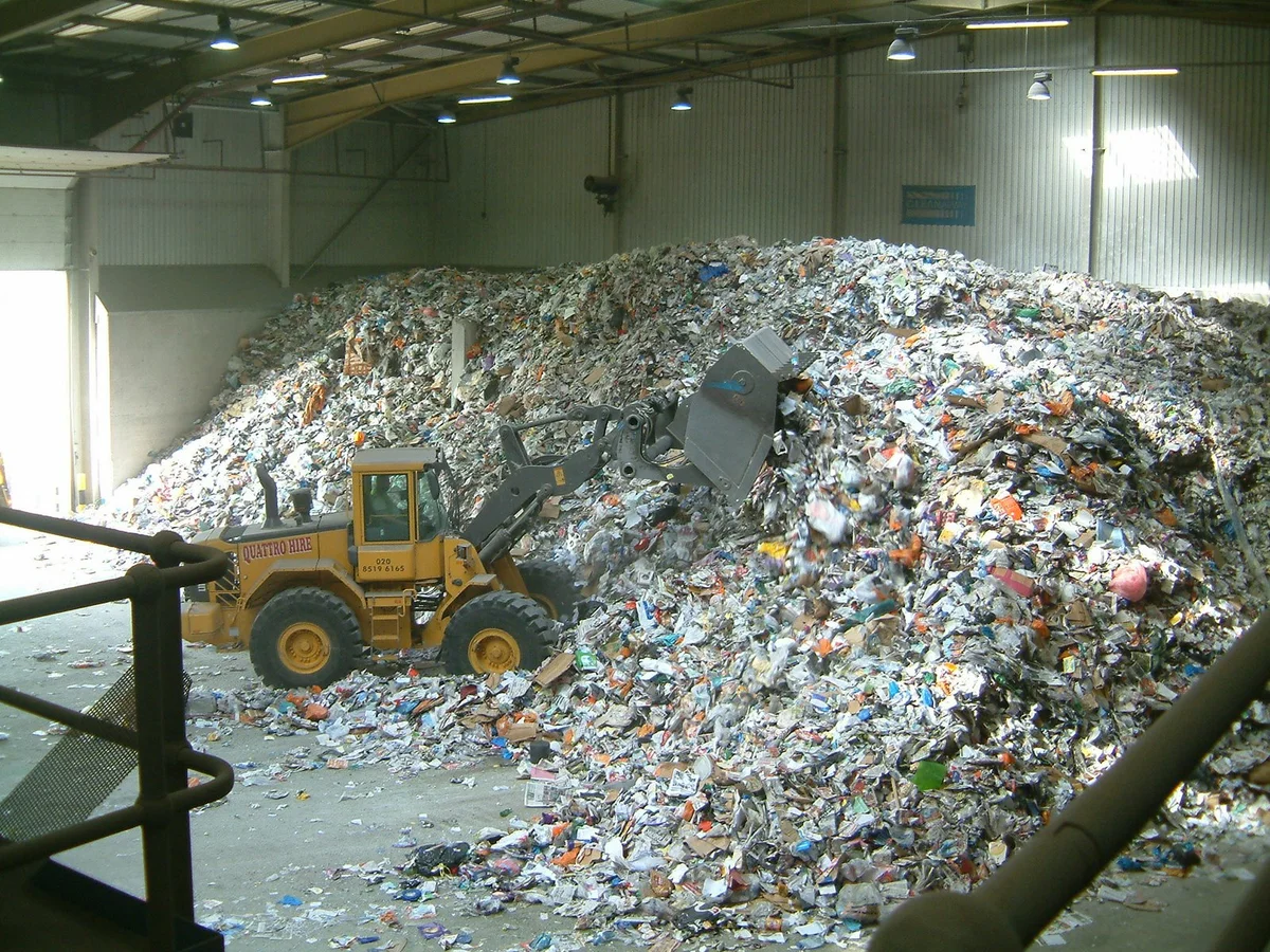 Утилизация отходов. Утилизация отходов производства. Утилизация мусора. Утилизация макулатуры. Вторичные отходы производства