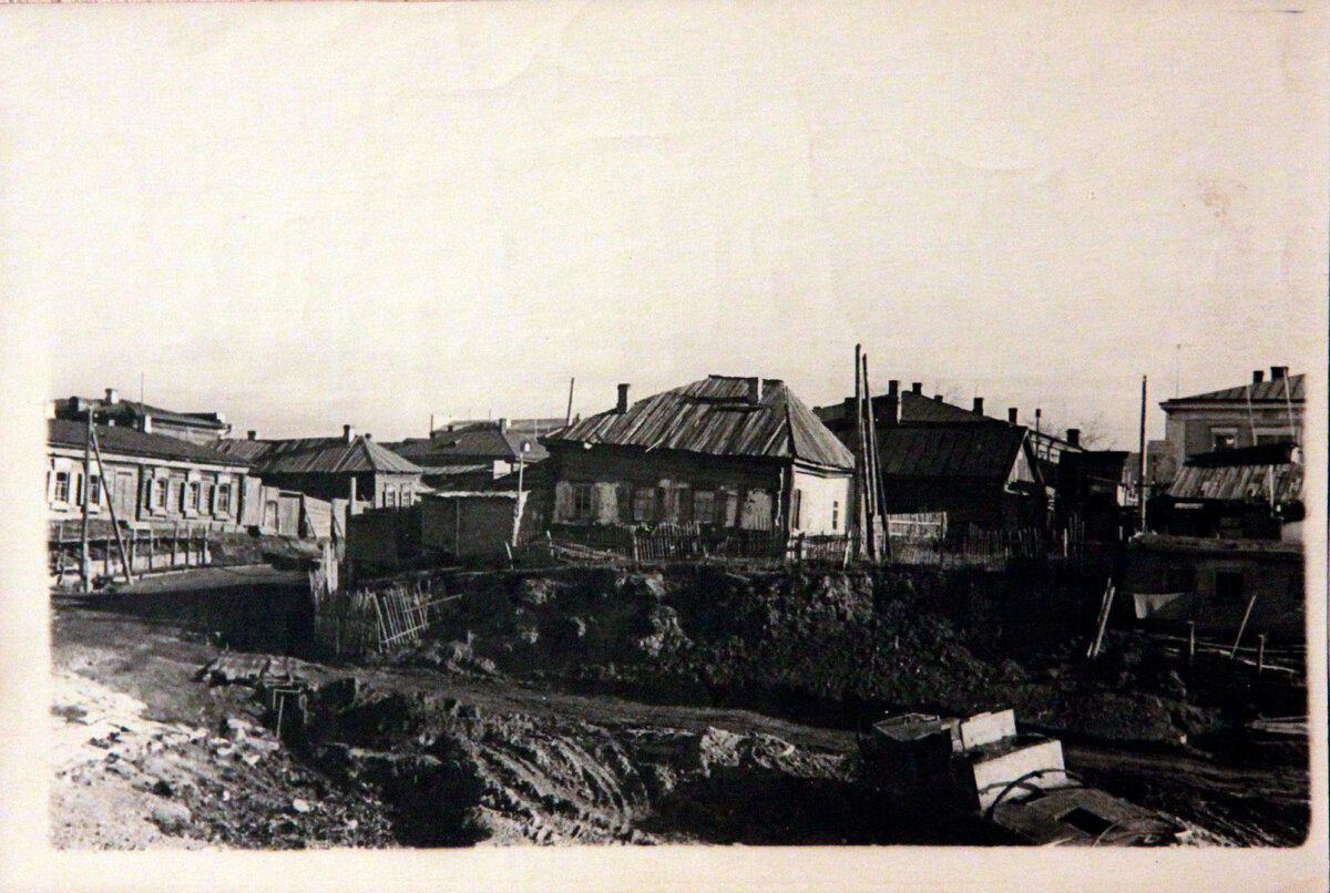 М.И. Фрумгарц Улица Перевозная, спуск к парому. 1947-48 г.г. Фото из семейного архива