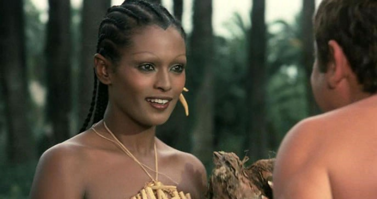 Зеуди Арая. Кадр из фильма "Синьор Робинзон"