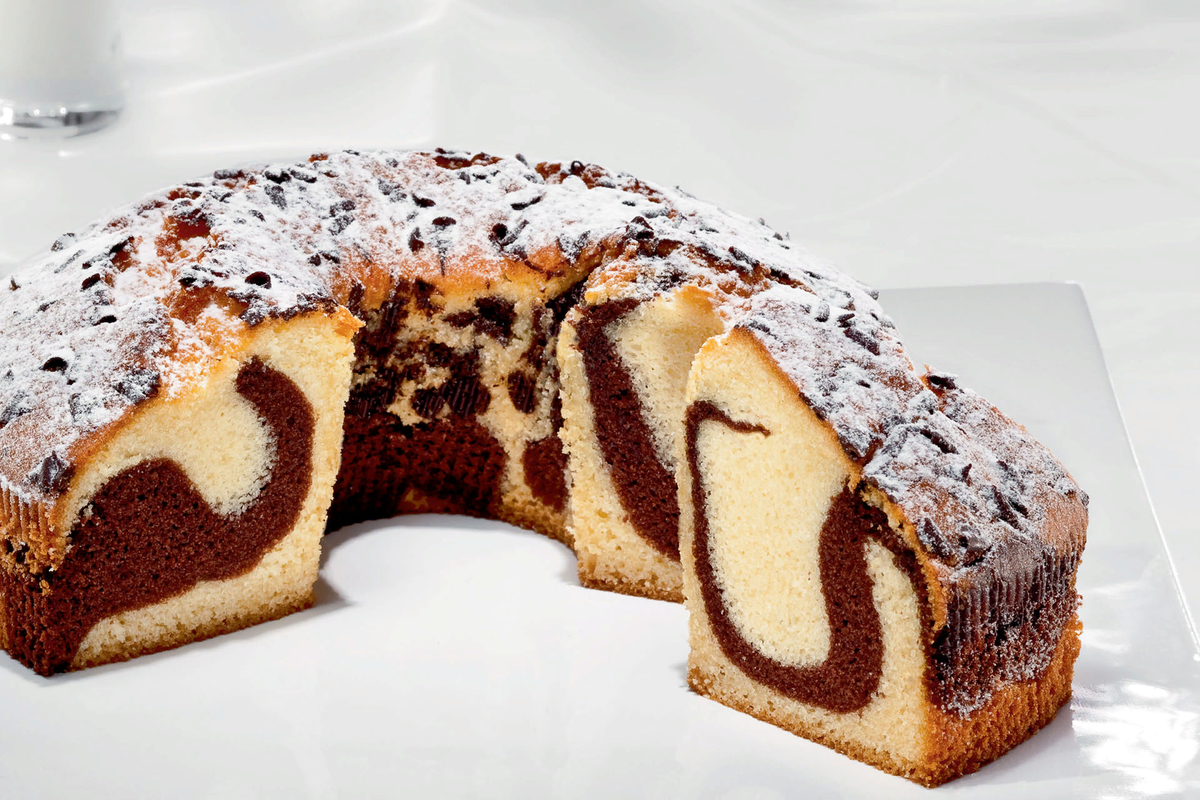 Кекс сдобный с мраморным эффектом.