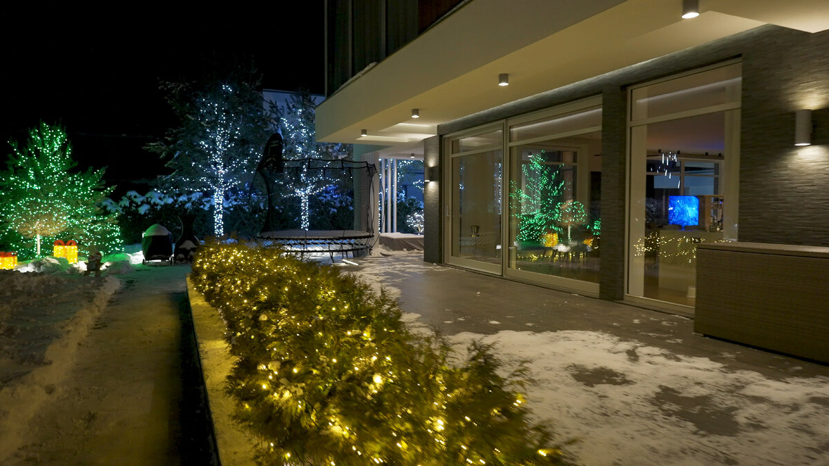 Гармония цвета и света в новогодней иллюминации сада Rich LED