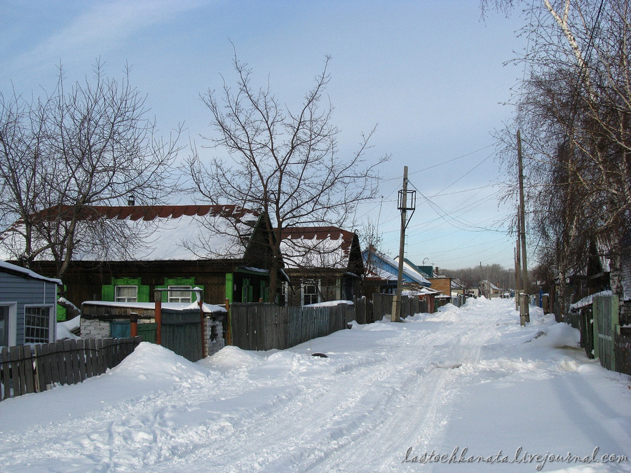 Невысокие заборы в коттеджном. Дом в кп миллениум парк. Заборы для коттеджных поселков. 70 поселок. Аптека п.