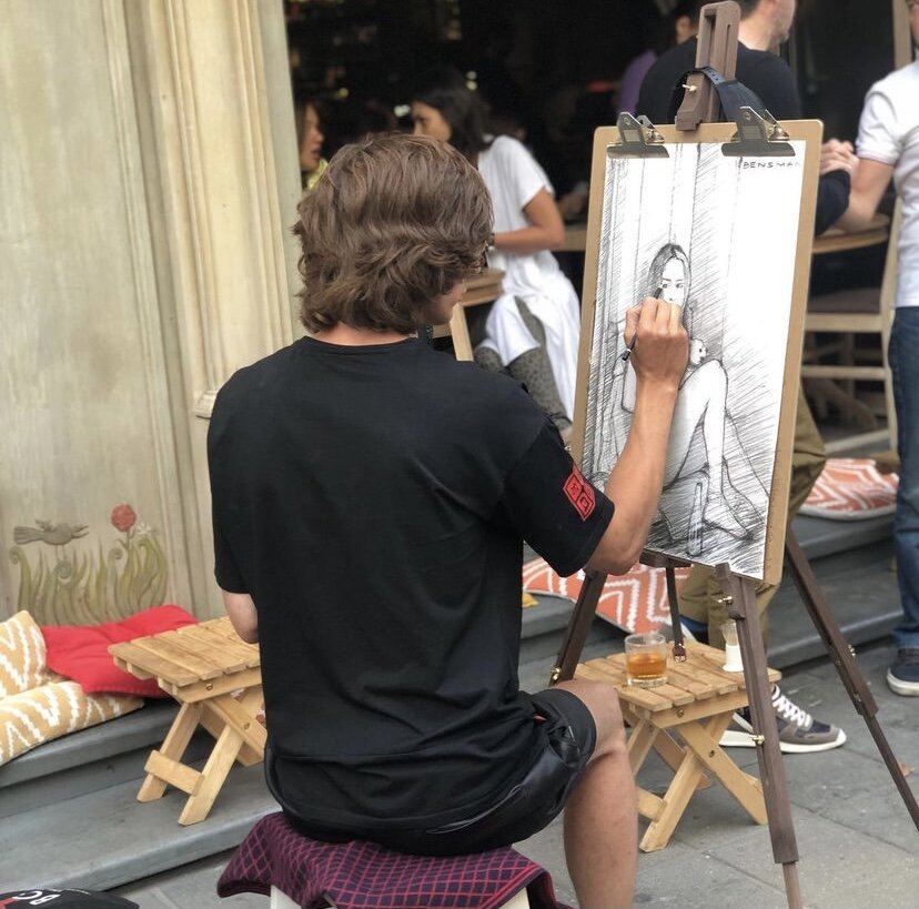 Творческие люди на Патриарших прудах 