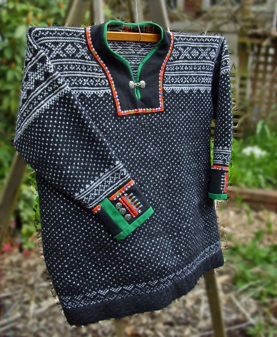 Lusekofte еще называли «вшивой кофтой», так как в переводе luse обозначает «вши», а kofte – «свитер, кофта»