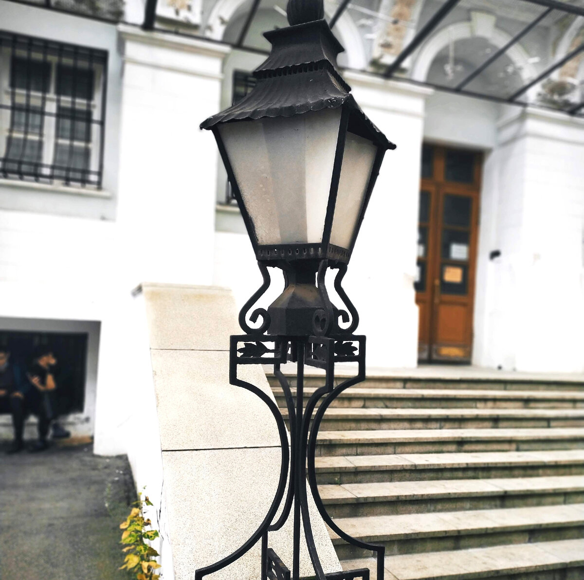 Верный давний страж дворца. Все фото автора статьи. 