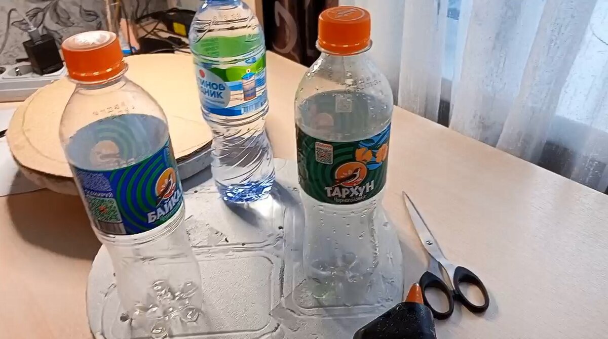 Бутылки такого объема (0.5) очень прочные, их очень сложно смять
                                