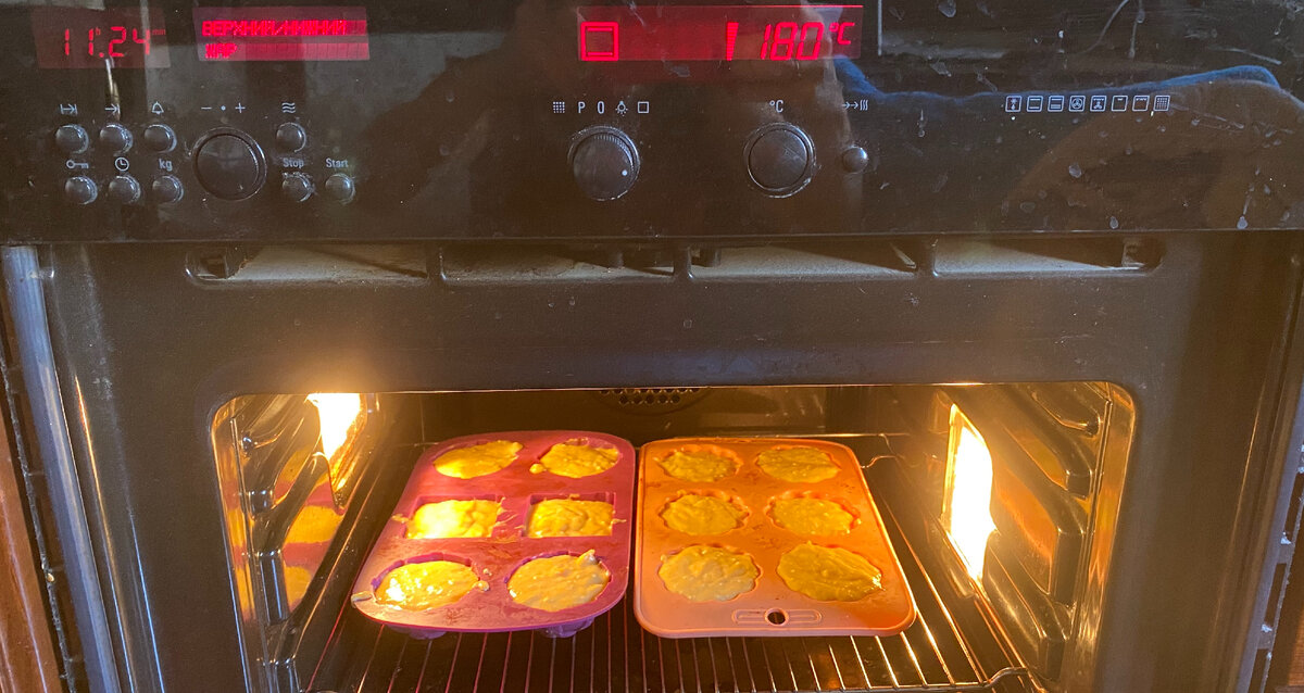 Кексы в духовке. Фото автора.