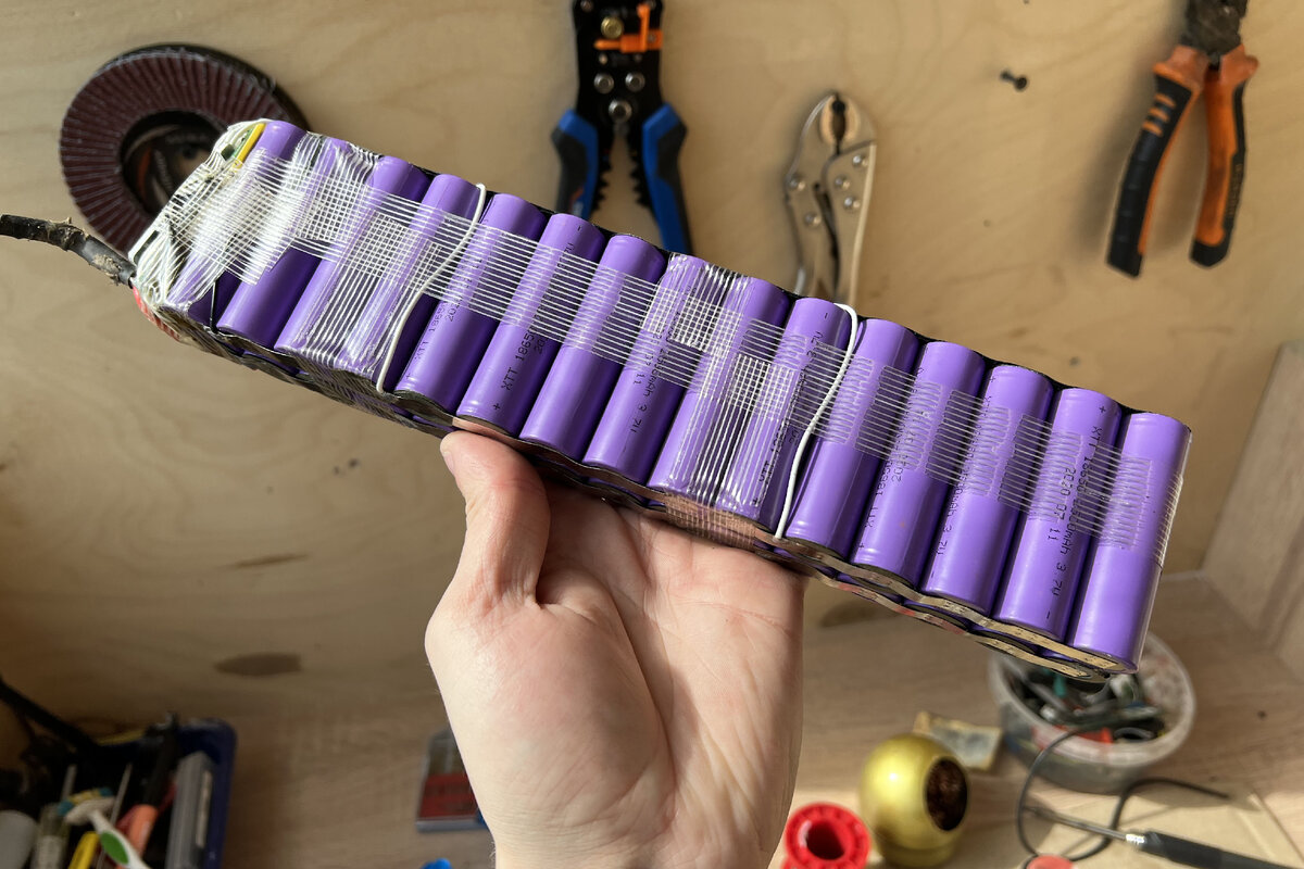 Как собрать аккумулятор большей емкости для электроинструмента. Дешево ...