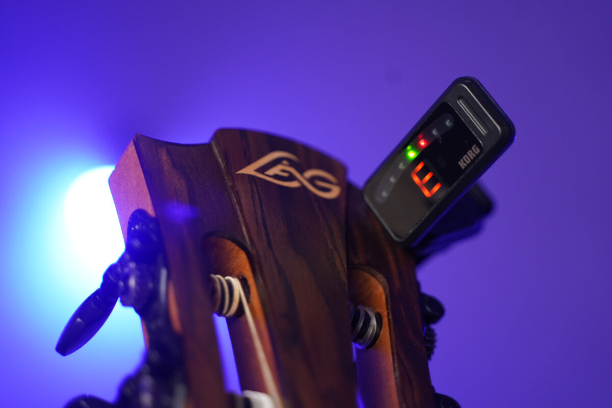 KORG - прищепка-тюнер для гитары