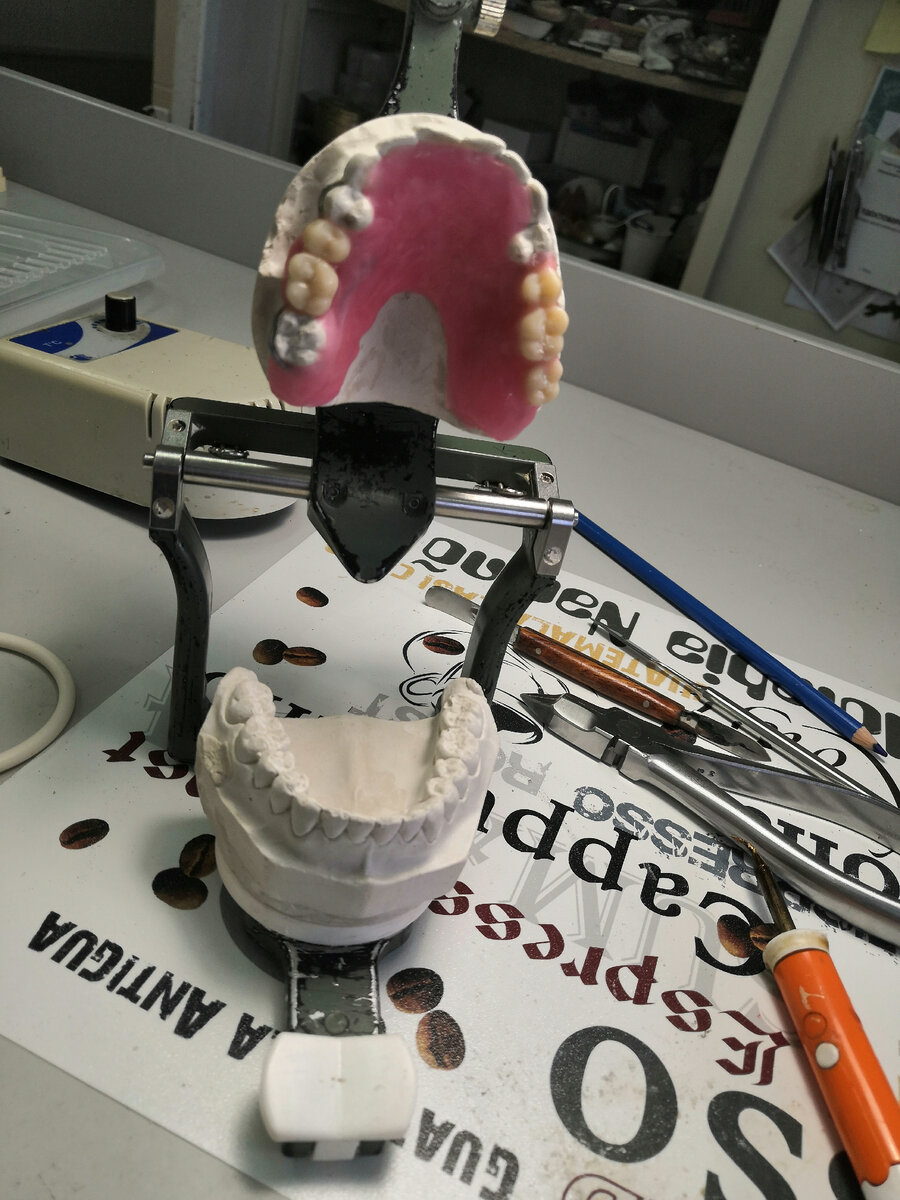 Рисунок 2. Первая моя работа в колледже. Сейчас я на это смотрю и ужасаюсь.