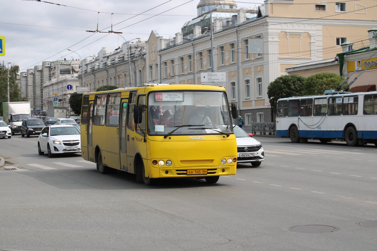 89 автобус екатеринбург. Автобусы частников. Маршрутки Екатеринбург. Автобус 15. Автобус Екатеринбург.