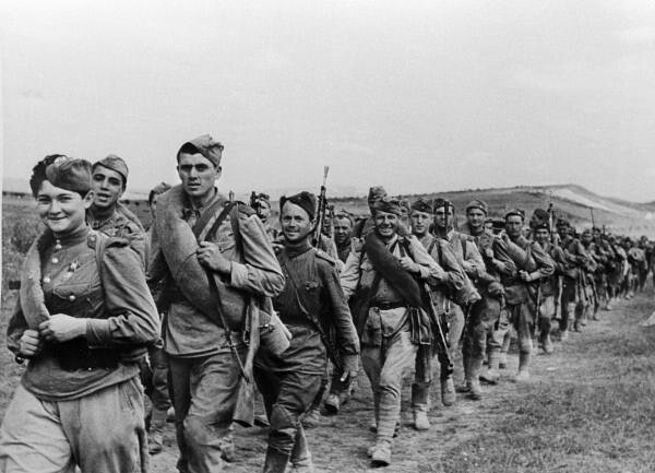 С улыбкой на лицах