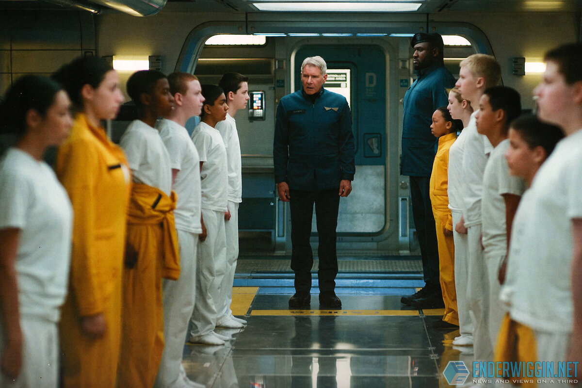 Классный фильм связанный с мышлением и стратегией.  Человечество пережило два вторжения инопланетной расы «жукеров», лишь чудом уцелев, и готовится к очередному вторжению. Для поиска пилотов и военачальников, способных принести Земле победу, создаётся военная школа