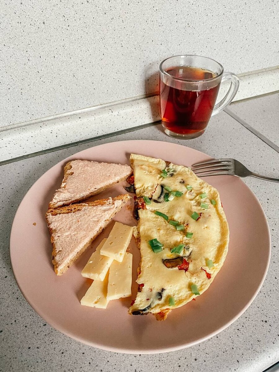 Сервированный омлет с дополнениями) 