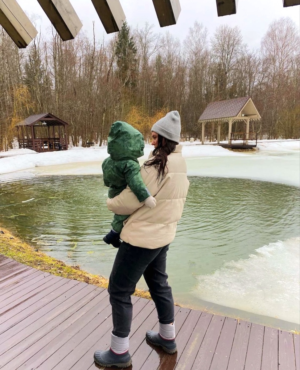 Журавлиная родина 🐦

Отель "Лепота" располагается в самом сердце Талдомского района в окружении великолепного подмосковного леса.🌲

Сосны, ели, берёзы, осины - огромный лесной массив создает просто невероятную картину для отдыха! 

К тому же здесь протекает река Дубна, приток полноводной Волги, теплая и пригодная для купания летом, и скованная льдом с ноября по апрель. 

Уже сейчас сюда можно отправляться в поход на 2,3,6 дней. ☝️ 

🌱 В отеле каждый гость может попробовать свои силы в водном туризме, взяв напрокат каяк и пару уроков у инструктора.

🌱 Увлеченные рыболовы, могут отлично провести время на берегу с удочкой, река полна плотвы, леща, щуки, окуня, голавля, ельца и язя. 

🌱Для пеших туристов в лесу проложены тропы, для гостей увлекающихся скандинавской ходьбой, разработан интересный маршрут.

🌱 Лес богат белыми грибами, подосиновиками, подберезовиками, груздями. Настоящий рай. А сейчас уже проклевываются первые весенние цветы! 

Как до нас добраться? 

Деревня Вотря, ближайший населенный пункт, совсем недалеко от отеля, расположена в 15 км от Талдома и в паре километров от районного центра Запрудня, до которого из Вотри ходят автобусы. ☝️ 

Всего в нескольких километрах располагается заказник «Журавлиная родина», крупнейшее в Центральной России место предотлетного скопления серых журавлей.

Отель "Лепота" расположен не просто в живописном месте, а рядом с заказником!
Что делает ваш отдых ещё более интересным. 


💻 https://hotel-lepota.ru/ 
📩 info@hotel-lepota.ru 
📞 +7 (495) 151-95-35 
ВК https://vk.com/hotellepota 
ОК https://ok.ru/group/64264068923637 
📲 https://wa.me/79858128507 
Телеграм https://t.me/lepotahotel