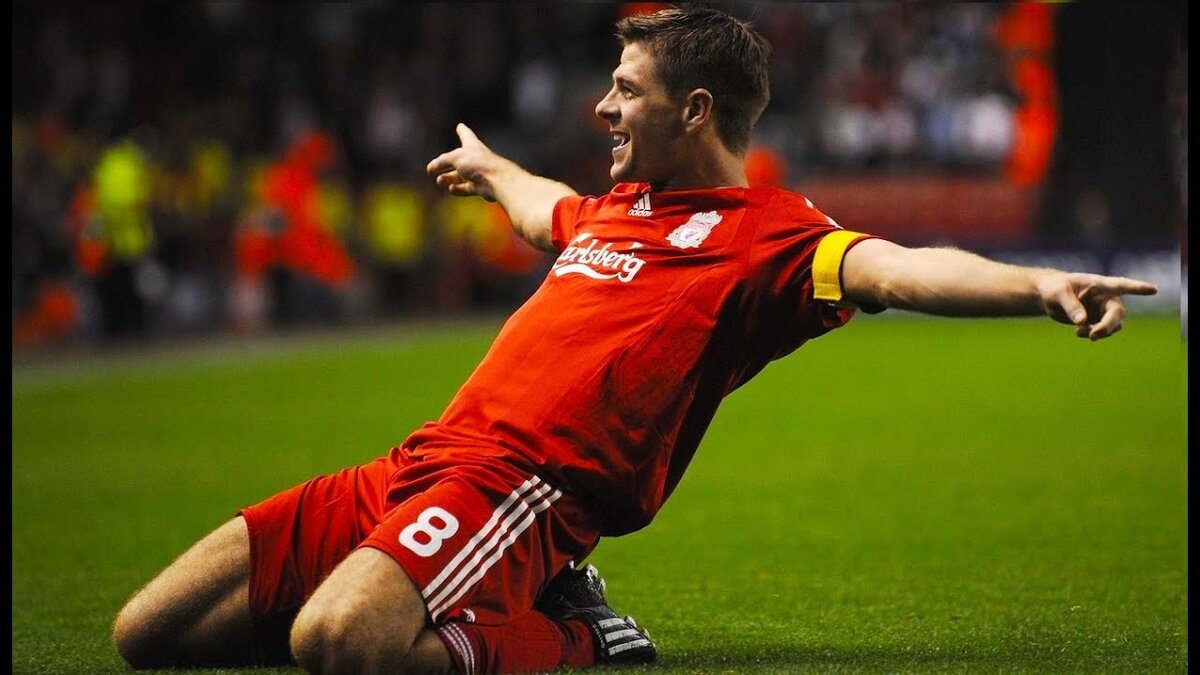 Стивен Джеррард празднует очередной гол в составе "красных"