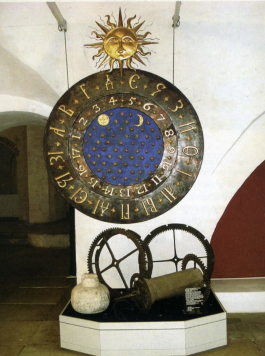 Подобные часы хранятся в музее г. Александрова