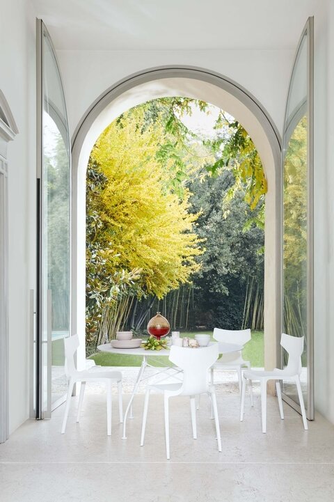 Стулья Re-Chair, стол Glossy, дизайнер Антонио Читтерио (Antonio Citterio), Kartell, Представительство «Архистудия»