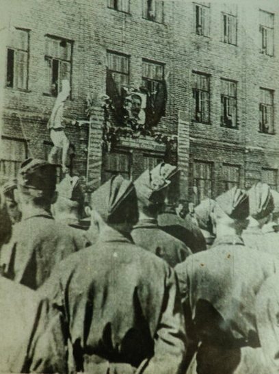 Отправка на фронт 96-й бригады от школы № 2 ЮУЖД