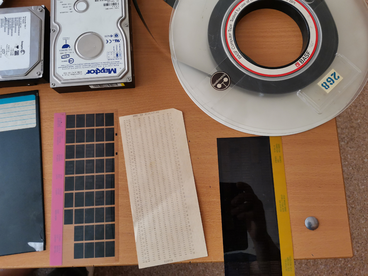 Устройства хранения информации от перфокарт и магнитных дисков до HDD