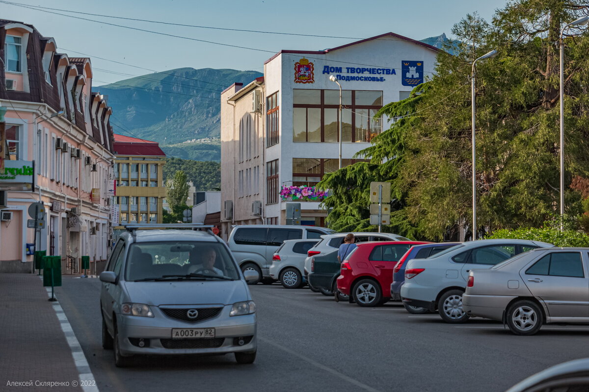 Крым 2022. Горячий сезон в Алуште начался. Затянувшийся ремонт набережной,  Приморский парк, современное искусство и перемены | НЕ ФОТОГРАФ | Дзен