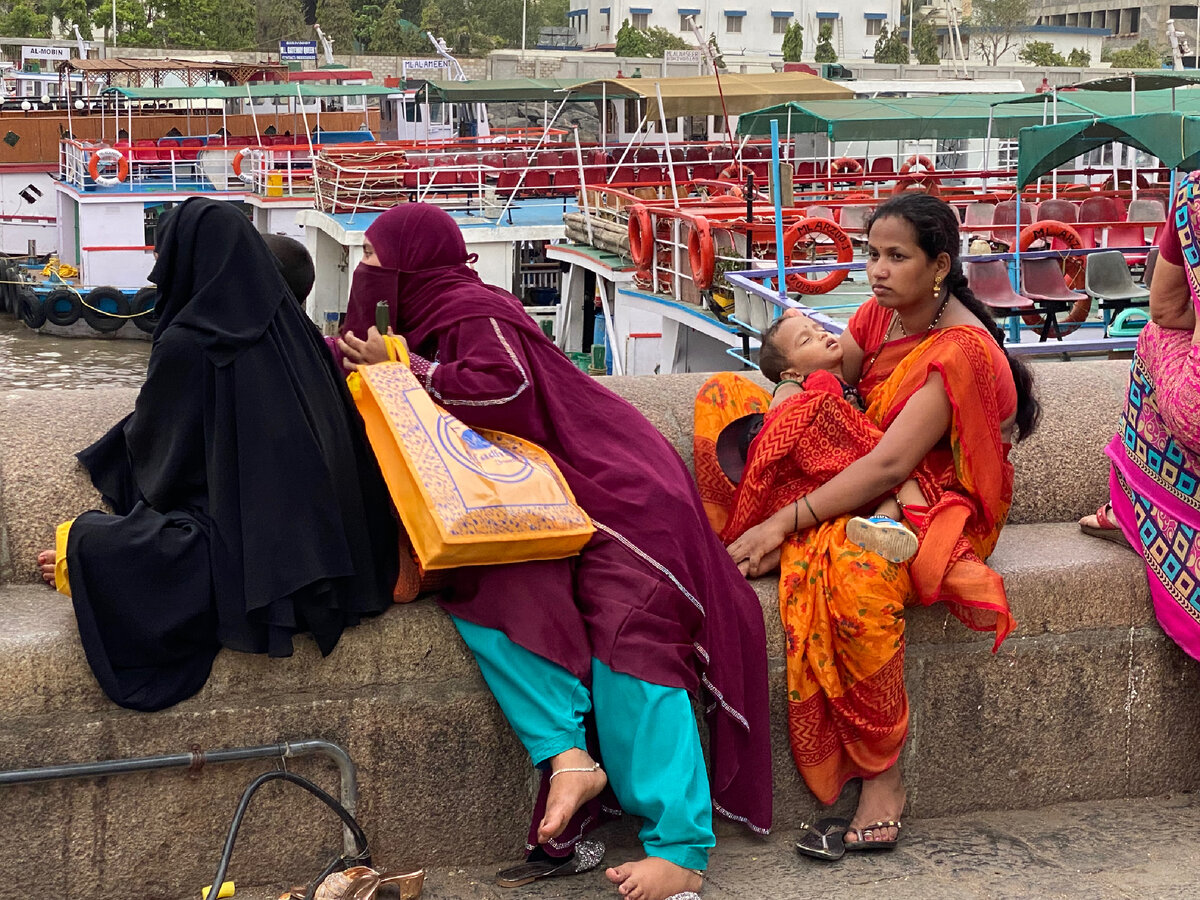 Женщины отдыхают