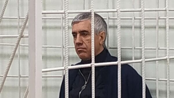    Бизнесмен и политик Анатолий Быков, обвиняемый в организации двойного убийства в 1994 году, на заседании в Свердловском районном суде города Красноярска© РИА Новости / Пресс-служба Красноярского краевого суда