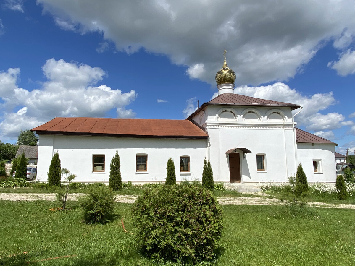 Свято-Успенский Лихвинский Гремячев мужской монастырь был основан предположительно в XVI веке.-2