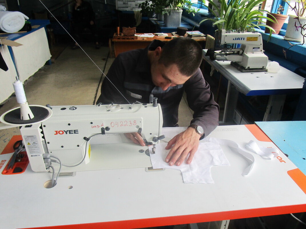 Изготовление осуждённым попонов для собак в исправительной колонии №3 г. Чита