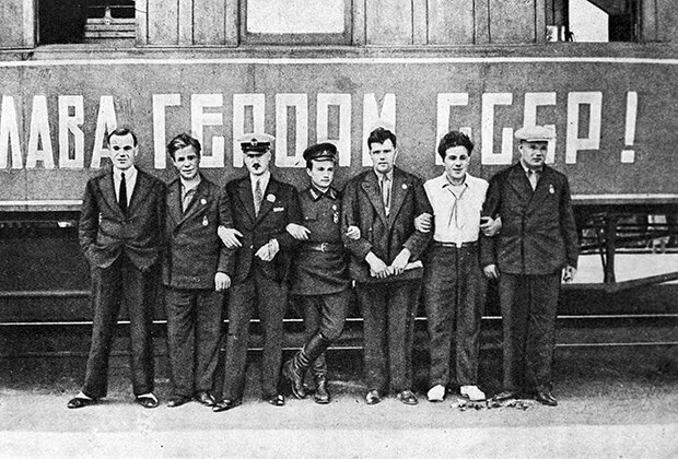 Семеро первых Героев Советского Союза 
Фото: РИА Новости