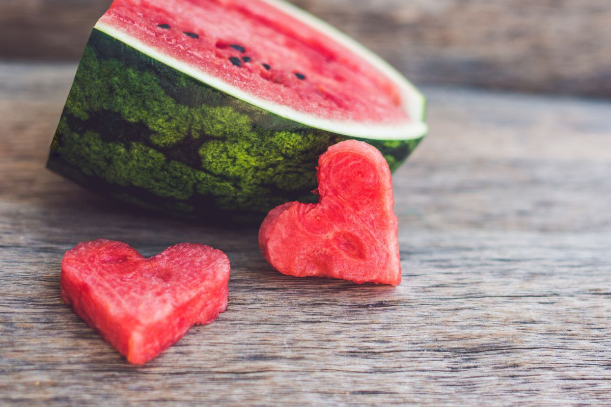 Watermelon. Арбуз. Сердце из арбуза. Арбуз красиво. Арбуз сердечко.