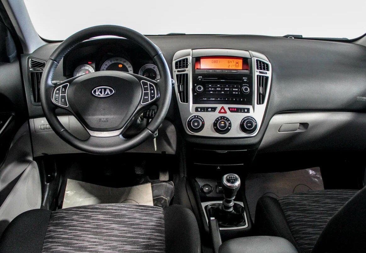 Салон без изысков, но вполне приятный.