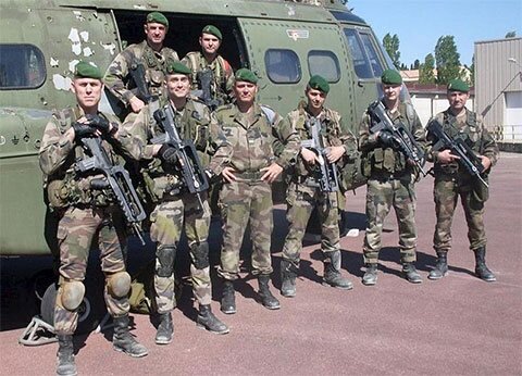 легионеры с Фамасами