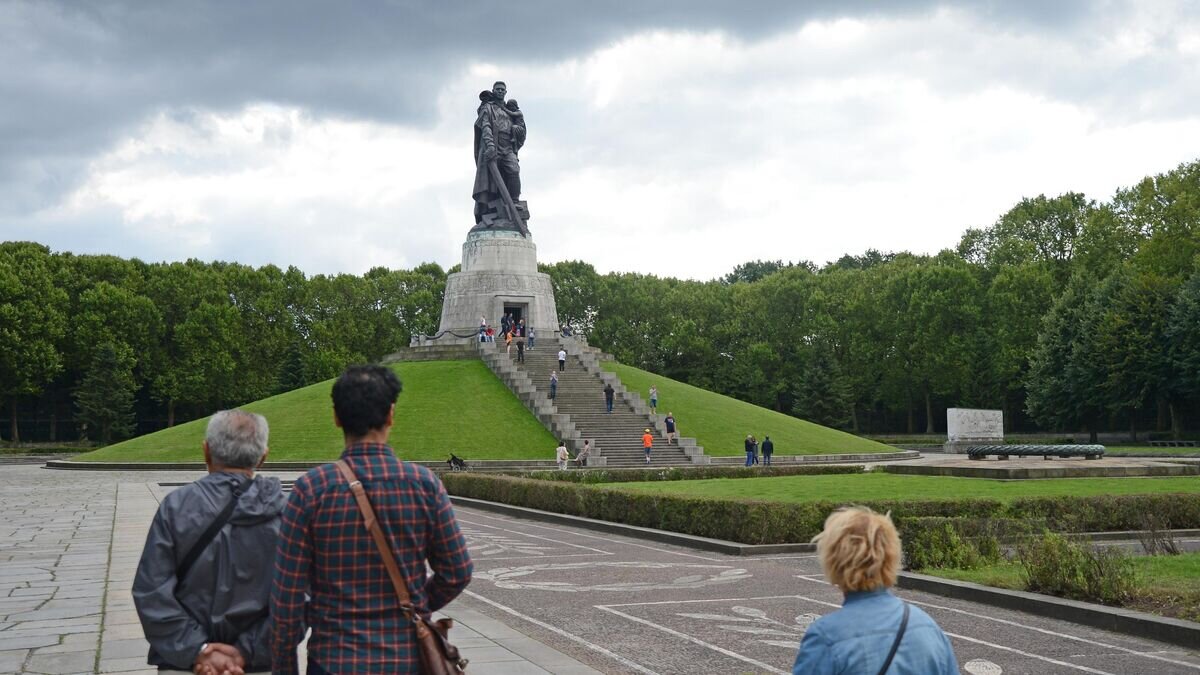    Мемориал в Трептов-парке в Берлин© РИА Новости / Алексей Витвицкий