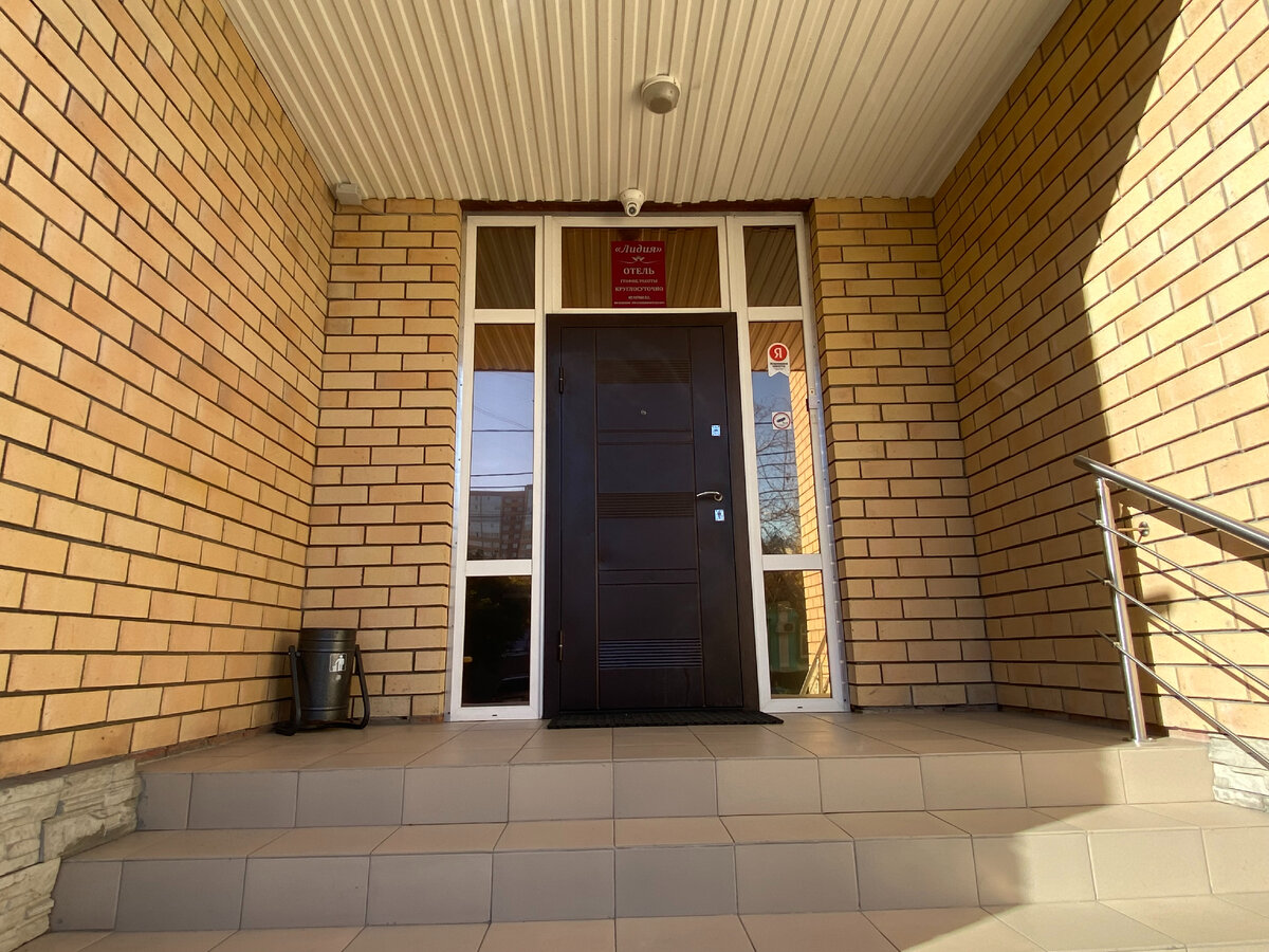 Фото автора. Вход в гостиницу, в которой мы жили.