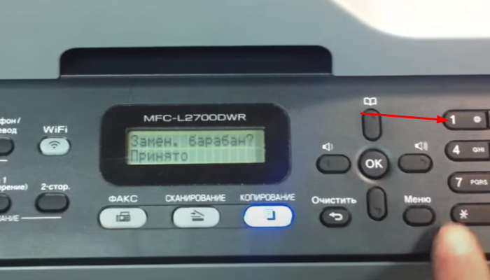 Фото 11. При открытой передней крышке нажимаем и удерживаем кнопку "Меню" 