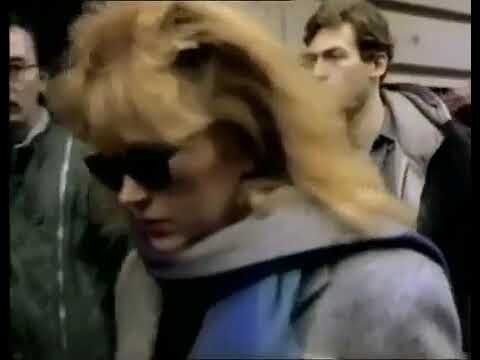 Алла Пугачёва у рок-клуба. Справа от примадонны Артемий Троицкий. 