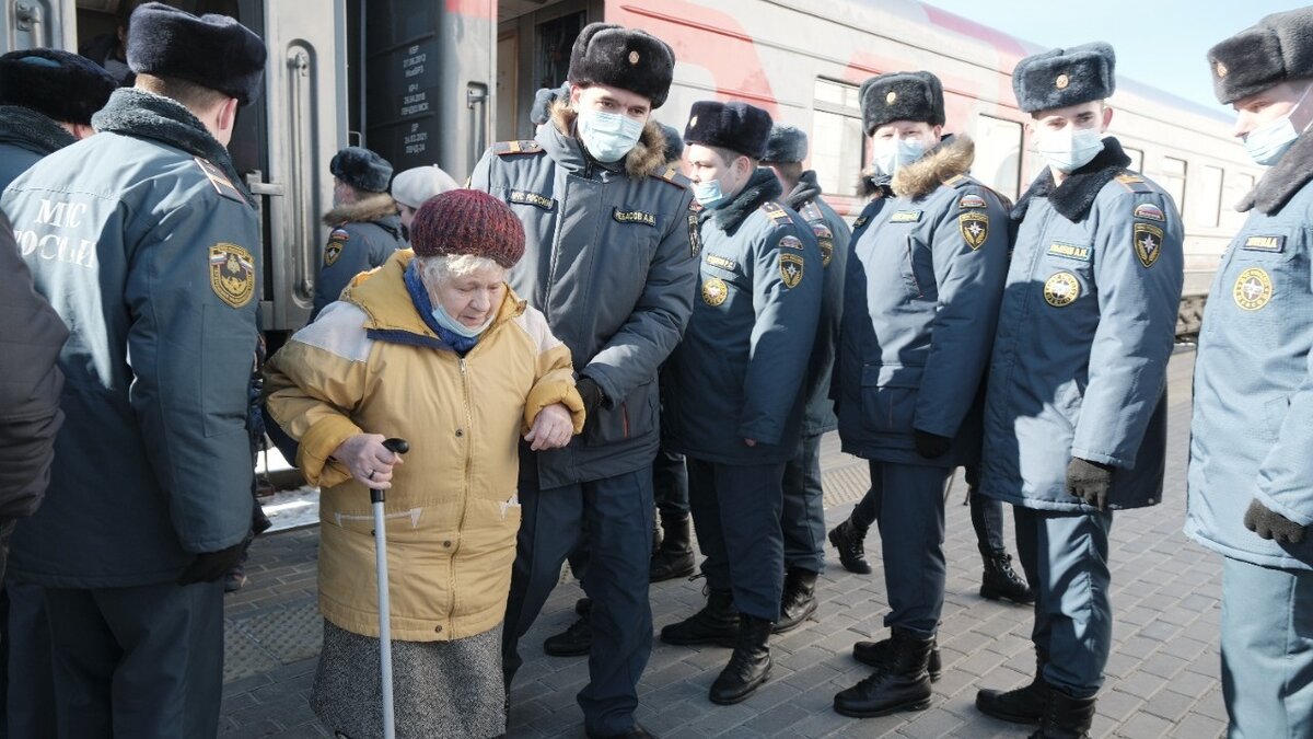     Херсонские переселенцы, перебравшиеся в другие регионы РФ и, в том числе в Ростовскую область, получают сообщения от украинских мошенников, сообщил Telegram-канал «Война с фейками».