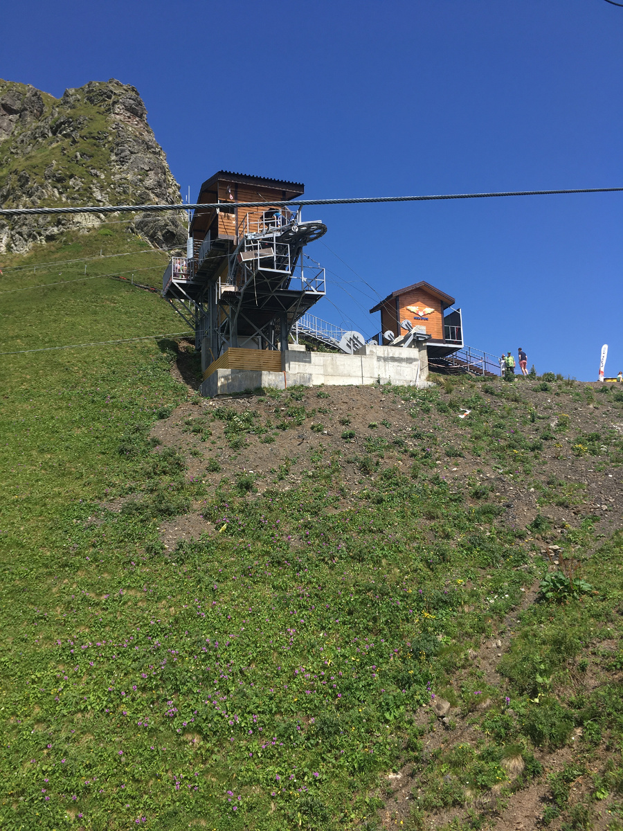 Станция канатной дороги Красной Поляны у подножия Чёрной Пирамиды