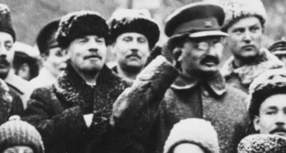 В.И. Ленин и Лев Троцкий.