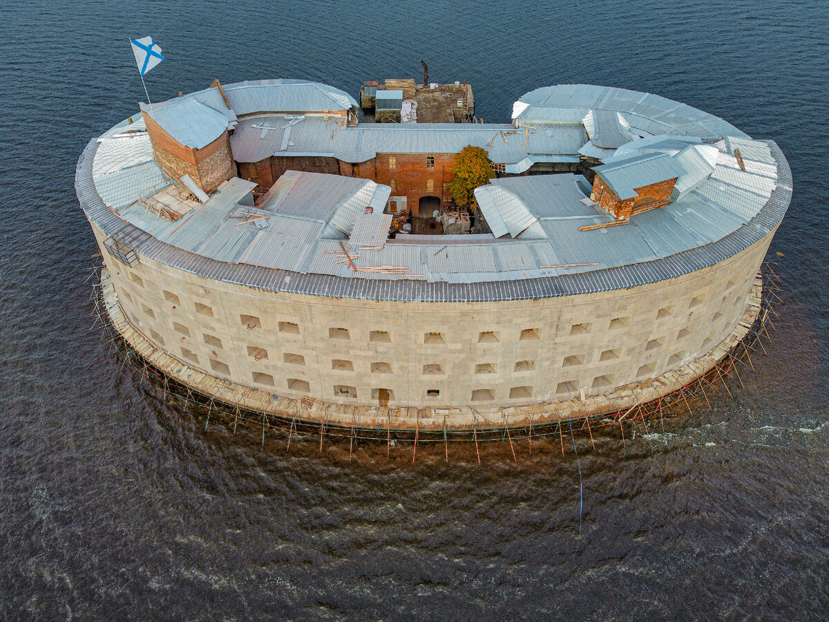 В сети еще не видел фото "беленького" форта, в основном встречается "подкопченный", так что это фото можно считать одним из первых!