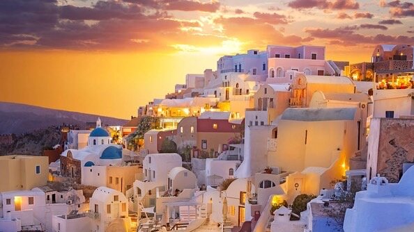 Красивейший закат на острове Санторини