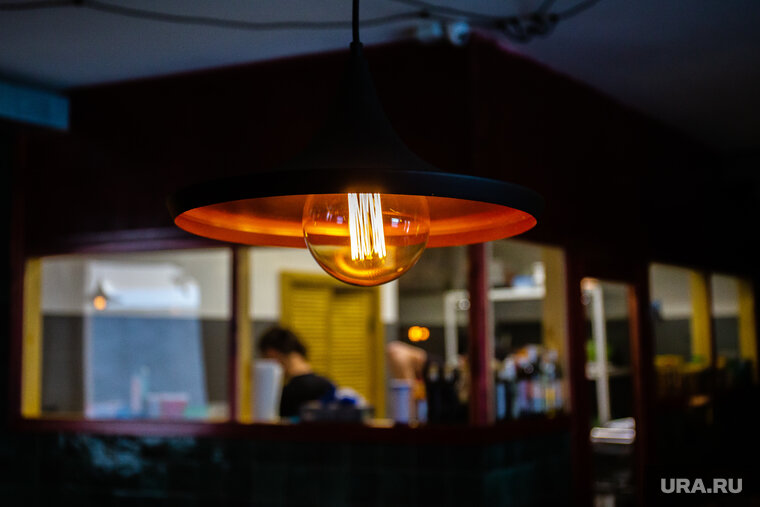    Украина повторно вводит веерное отключение электричества в стране