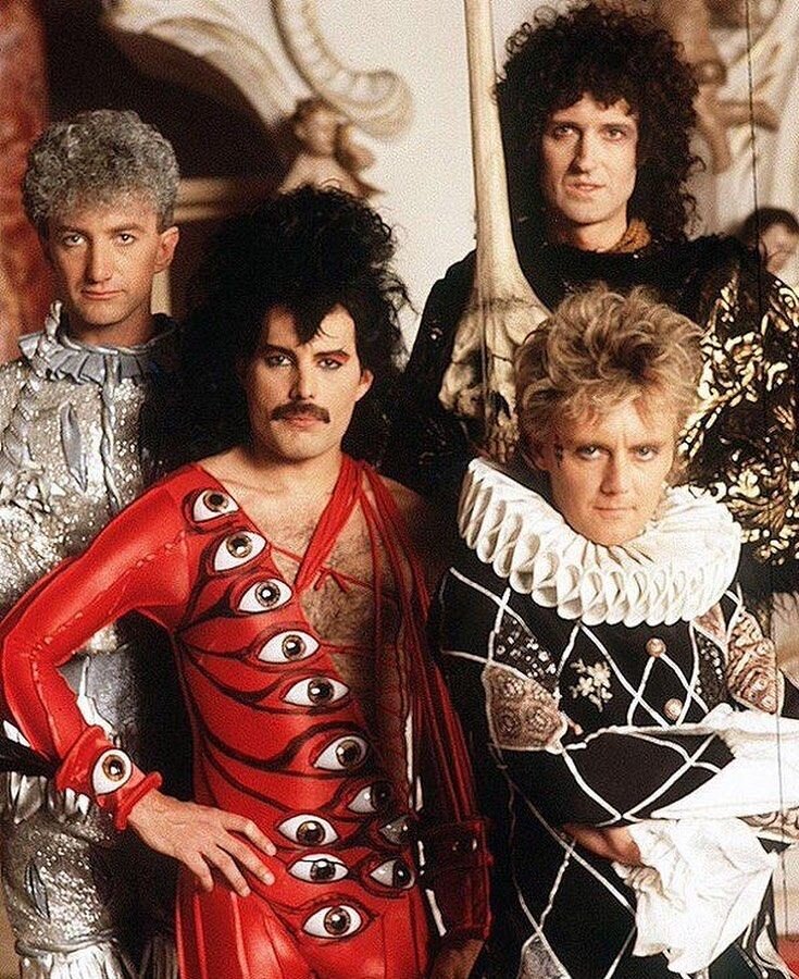 Queen photo. Группа Квин. Группа Queen 2000. Группа Квин состав. Queen группа 80.