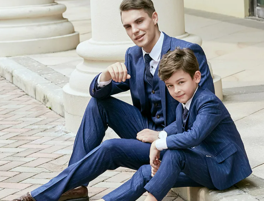 Отцы и сыновья отзывы. Пиджак для подростка. Подросток в деловом костюме. Богатый мальчик. Отец и сын в классическом костюме.